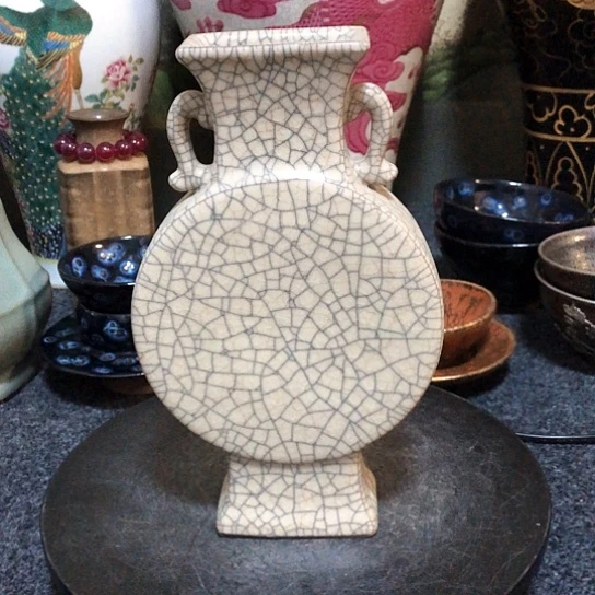 瓷片瓷器一件，品相完好