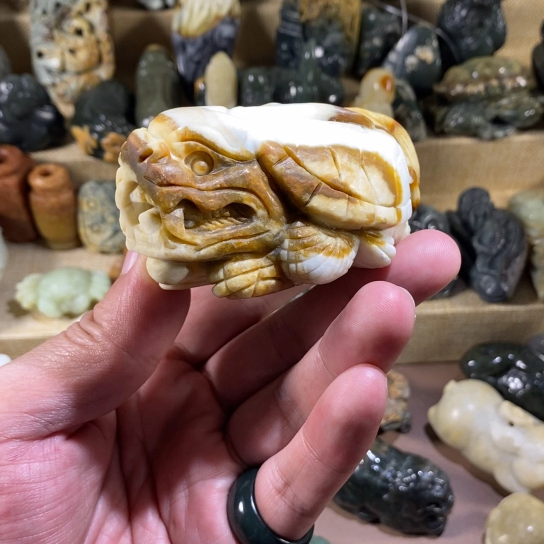 未镶嵌透闪石质玉挂件