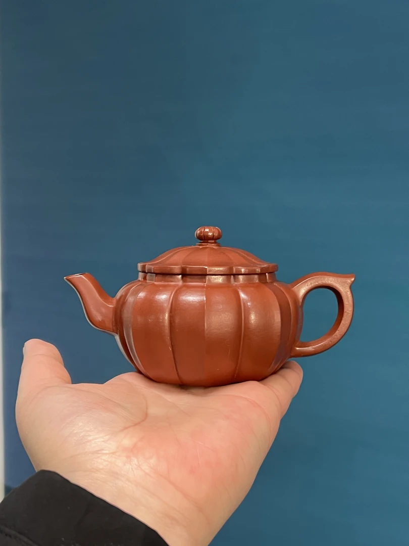 宜兴紫砂壶朱泥筋纹旭帽