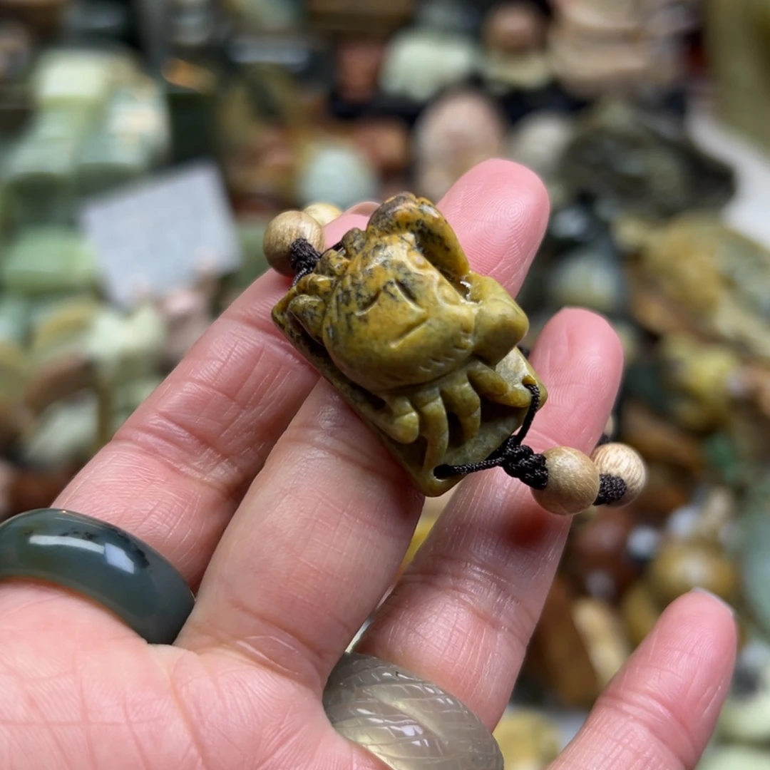 岫岩河磨玉（透闪石质玉）未镶嵌颈饰河磨玉螃蟹手链