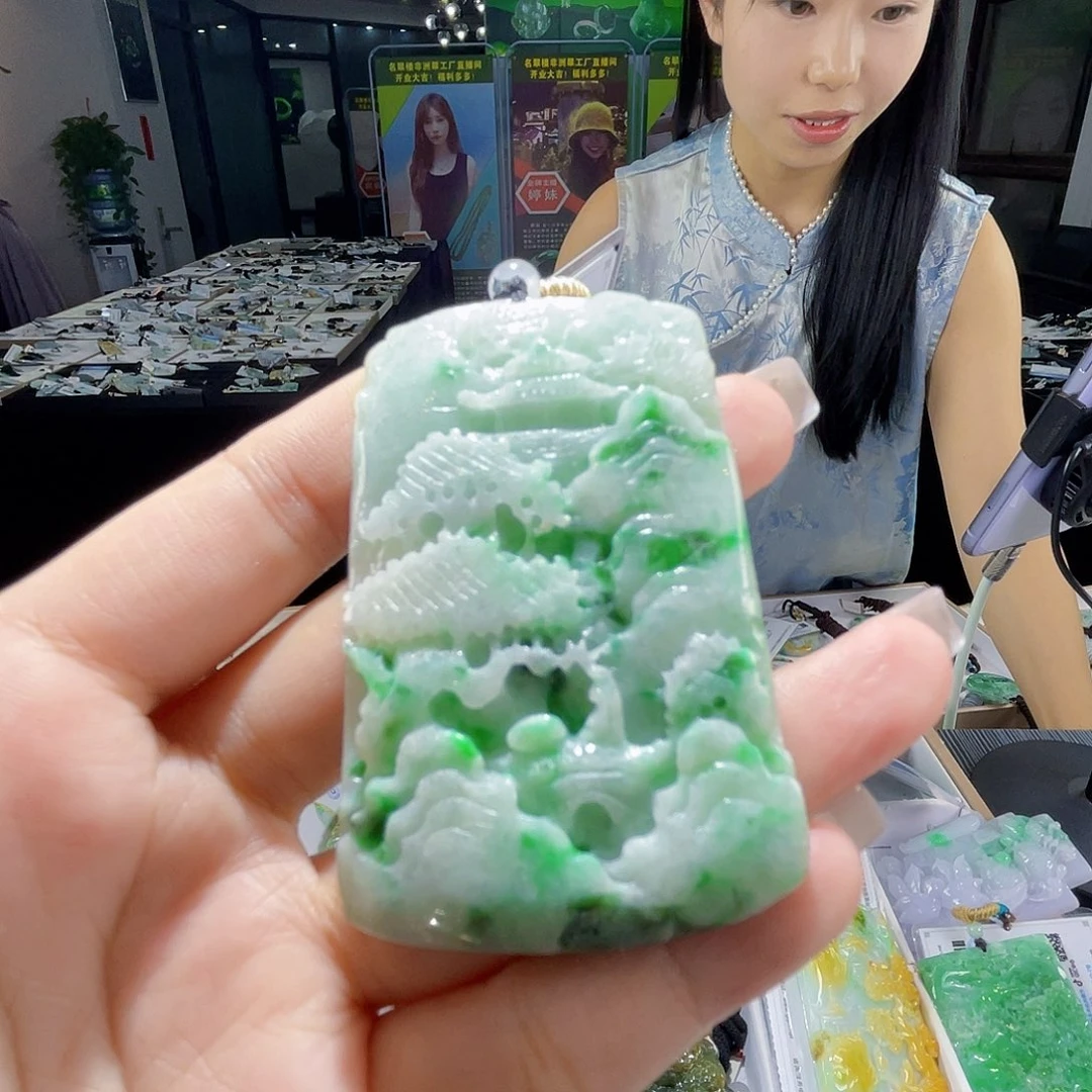 颈饰未镶嵌翡翠一个