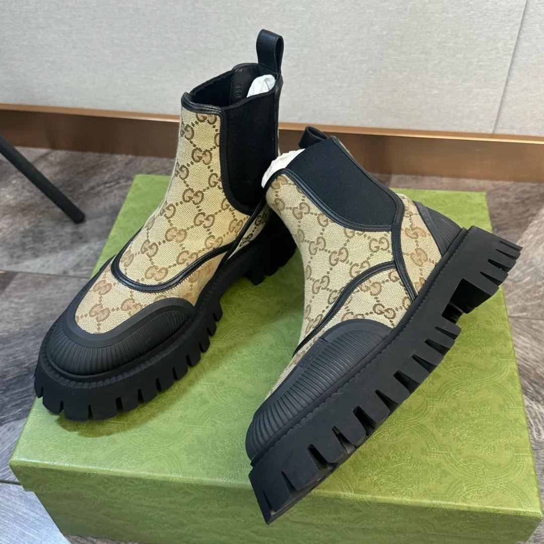 未使用 GUCCI/古驰 全新女鞋 乌木色老花马丁靴帆布厚底短靴 36码