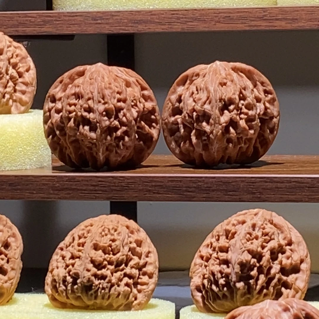 滚***开文玩核桃吊坠全品43尺正磨红皮山地毕业对