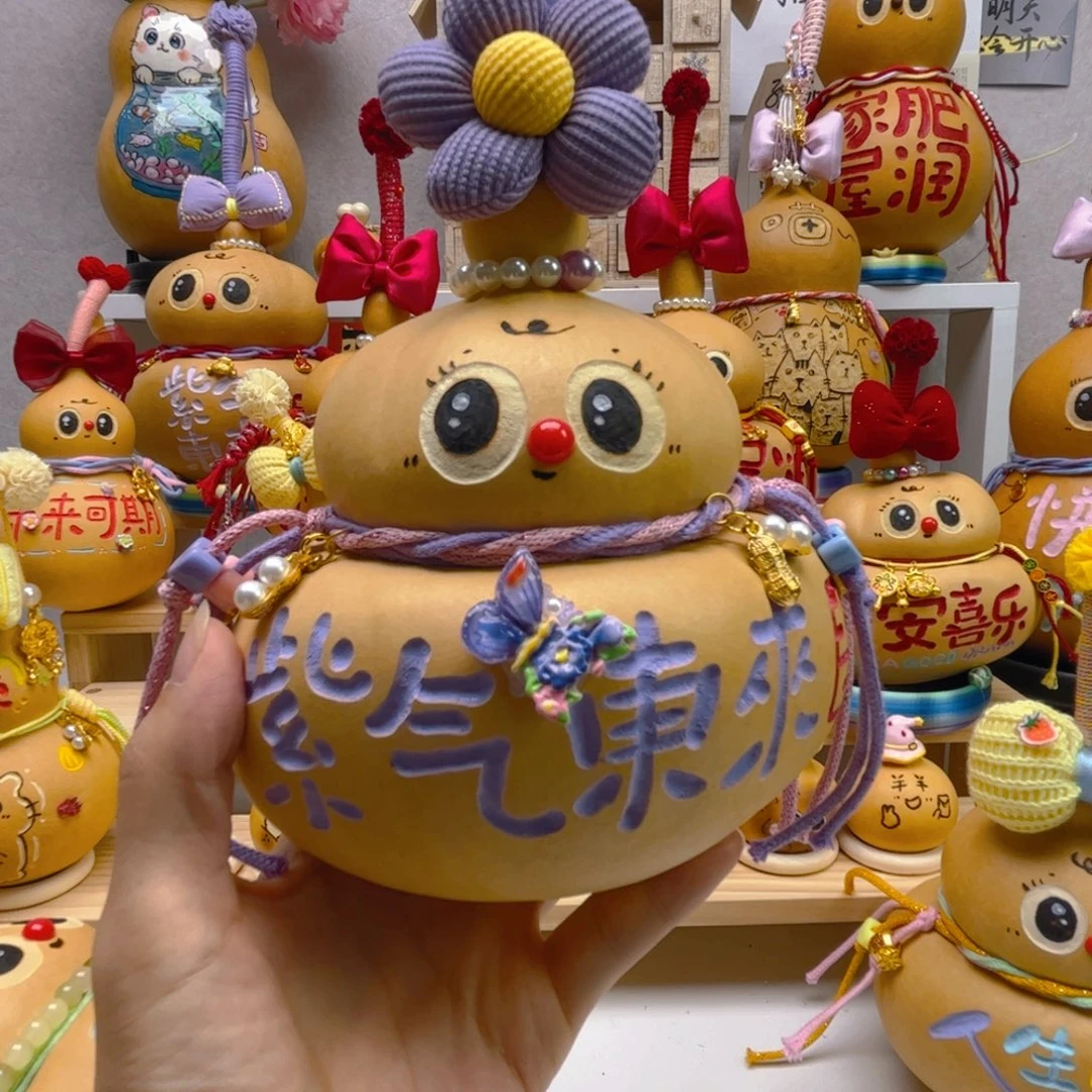 开***泡葫芦手中一物一拍
