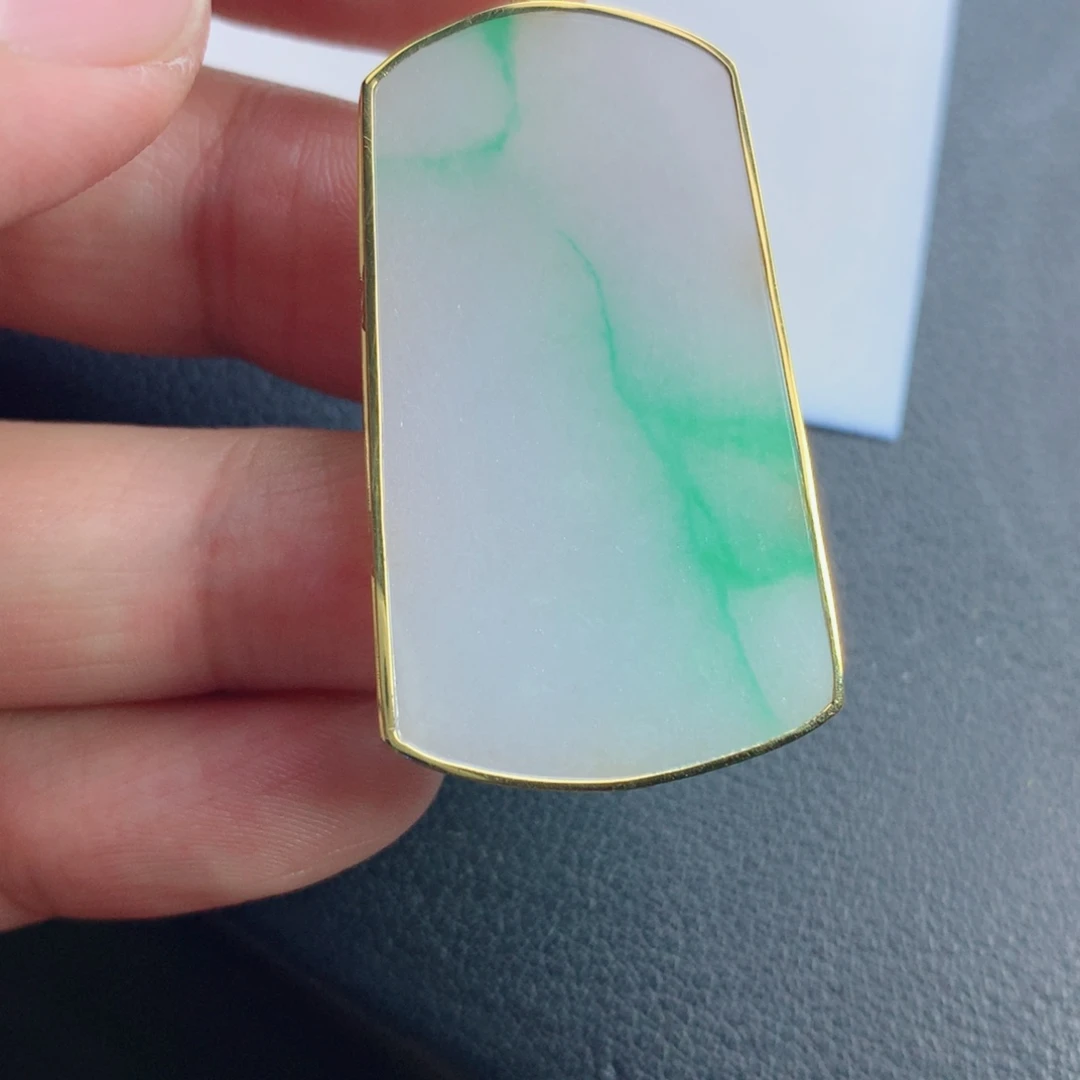 翡翠未镶嵌颈饰无事牌