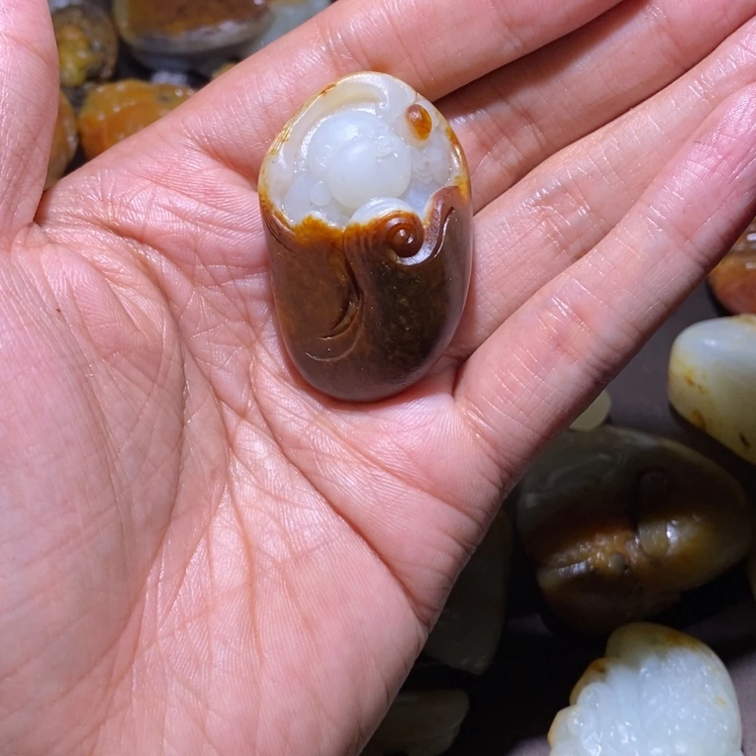 山***景和田玉未镶嵌颈饰