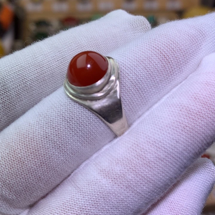 足银镶嵌南红玛瑙戒指