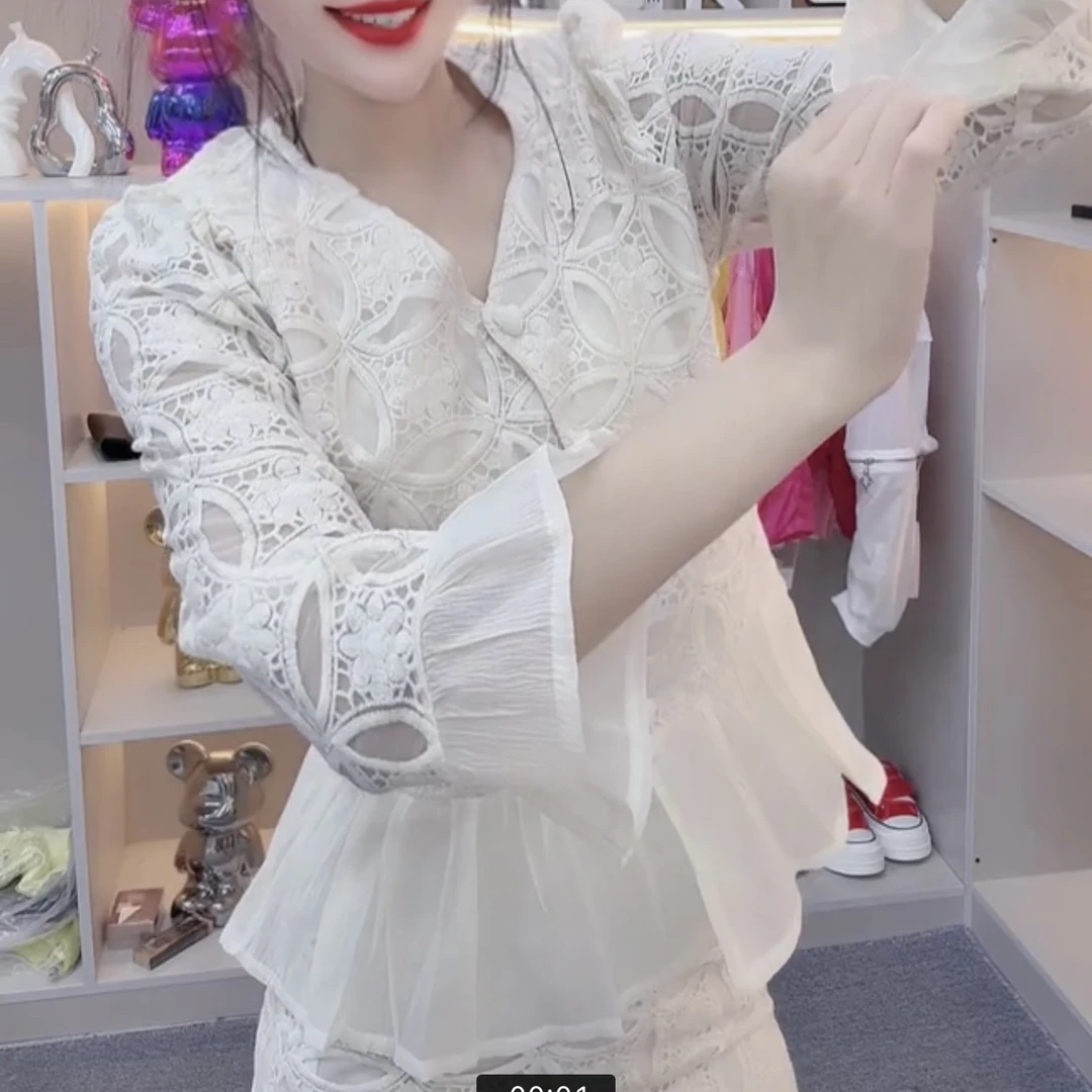 新款气质镂空上衣搭配半身裙套装