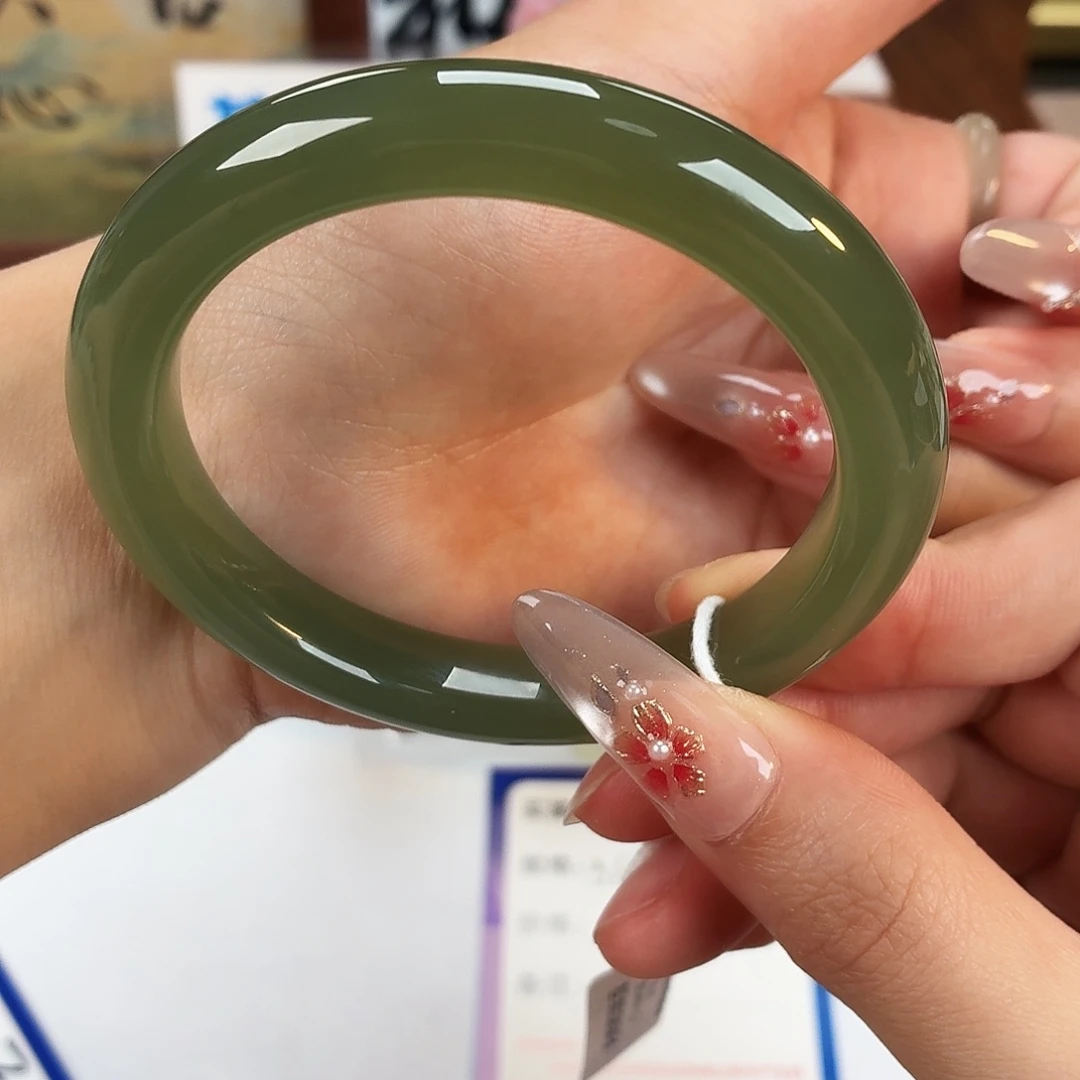 和田玉未镶嵌手镯