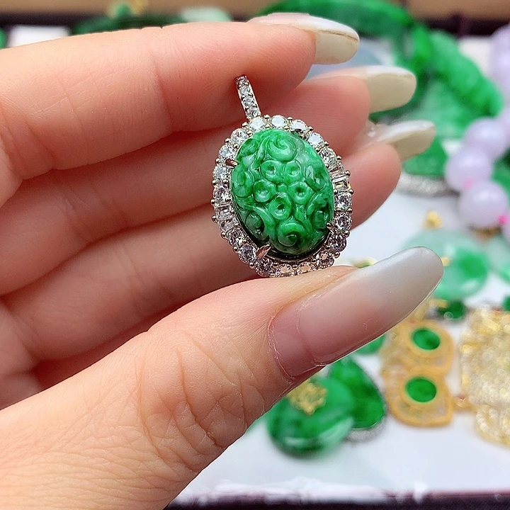 翡翠未镶嵌颈饰翡翠