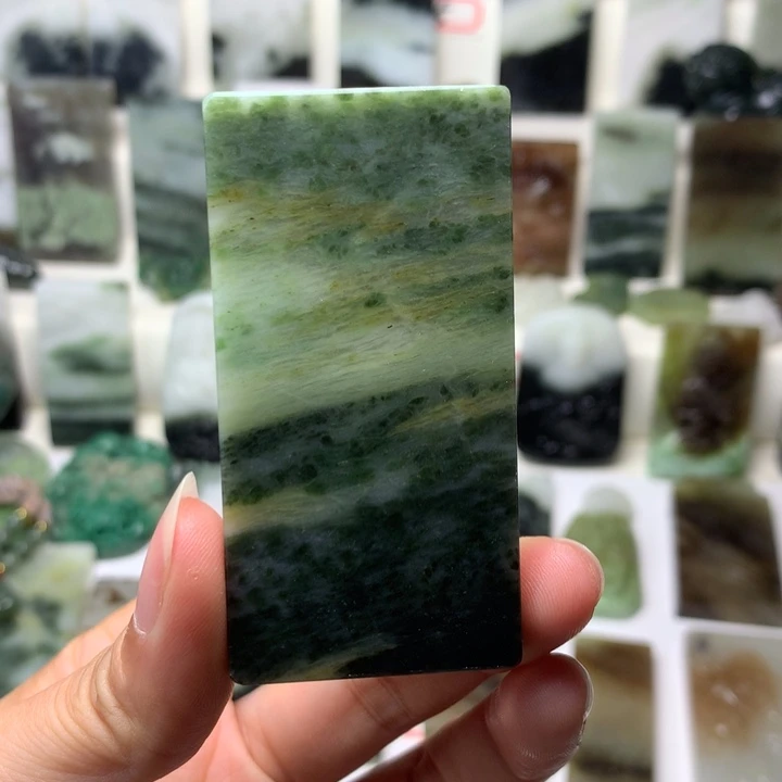 独山玉未镶嵌颈饰