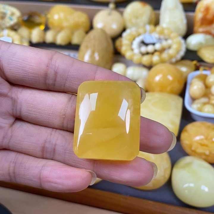 琥珀裸石未镶嵌无事牌