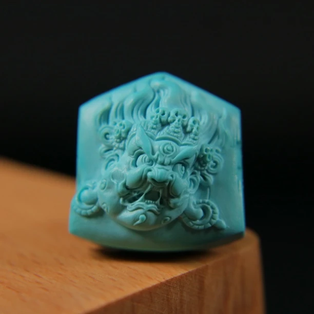 原矿绿松石大黑天 尺寸19.5×20.5×12.3mm，重6.57g，李飞虎大师作品