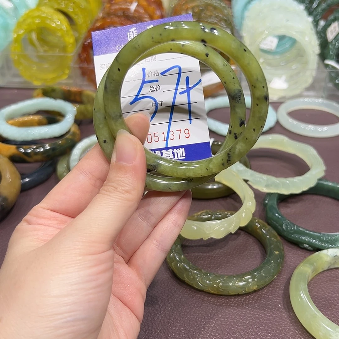 蛇纹石玉未镶嵌手镯