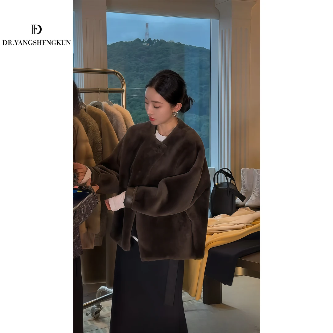 杨圣坤2025冬季新品进口西班牙托美皮毛一体圆领外套TR2581153