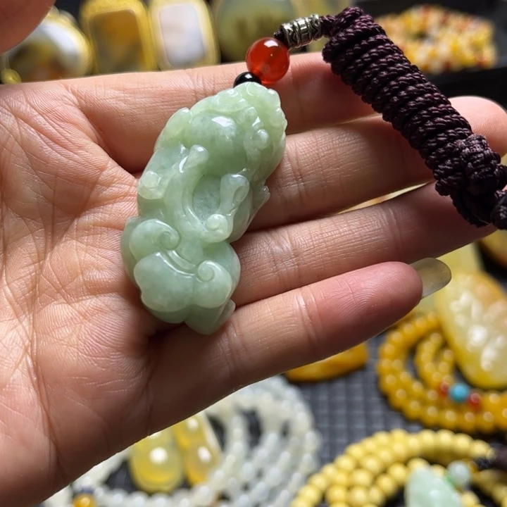 翡翠未镶嵌颈饰天然A货翡翠貔貅吊坠