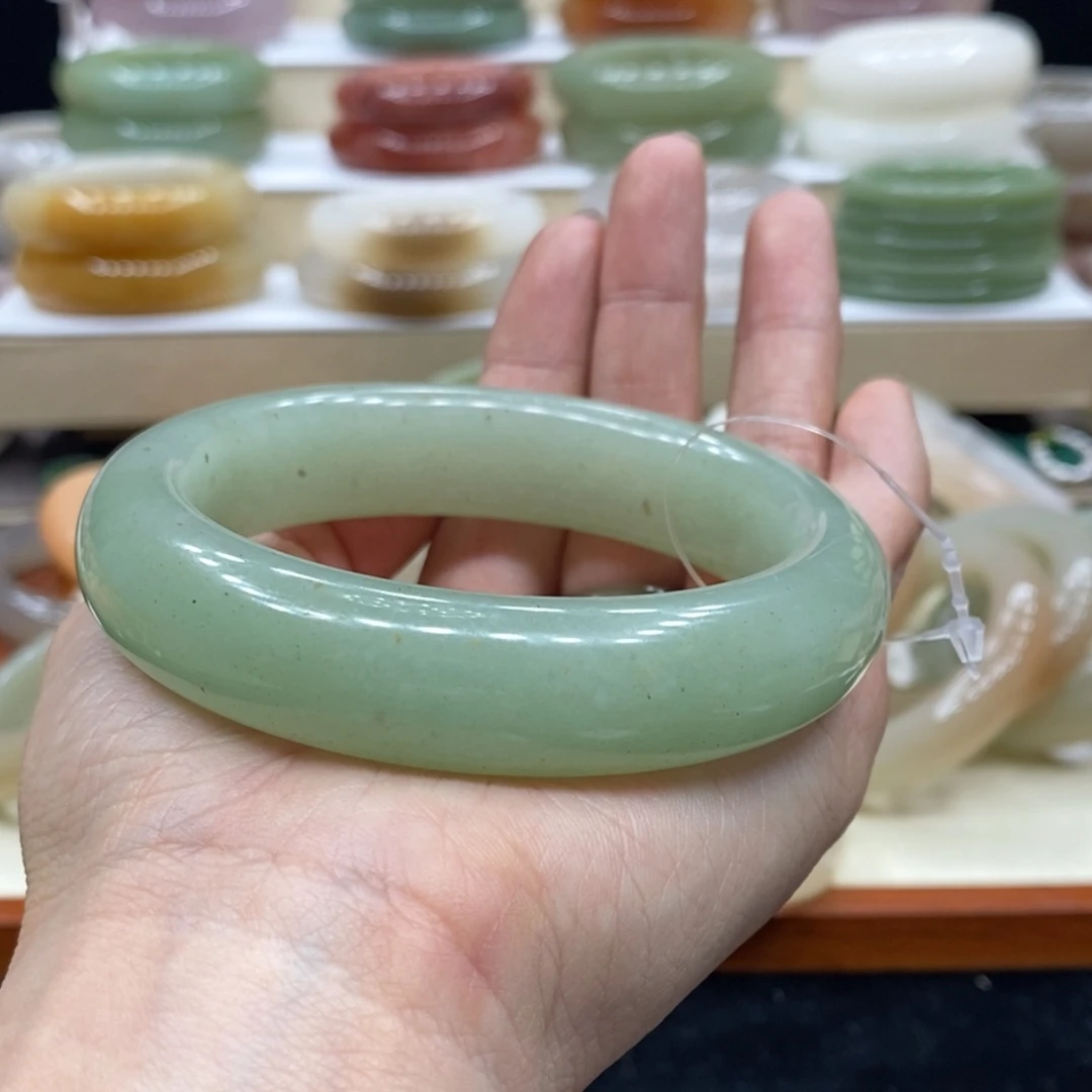 石英岩玉未镶嵌珠宝半成品