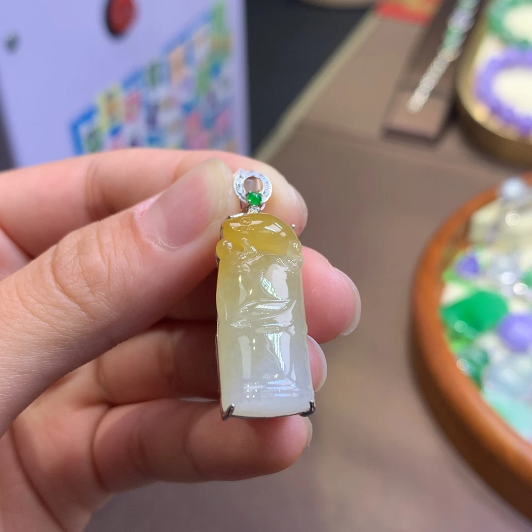 翡翠18K金镶嵌颈饰翡翠