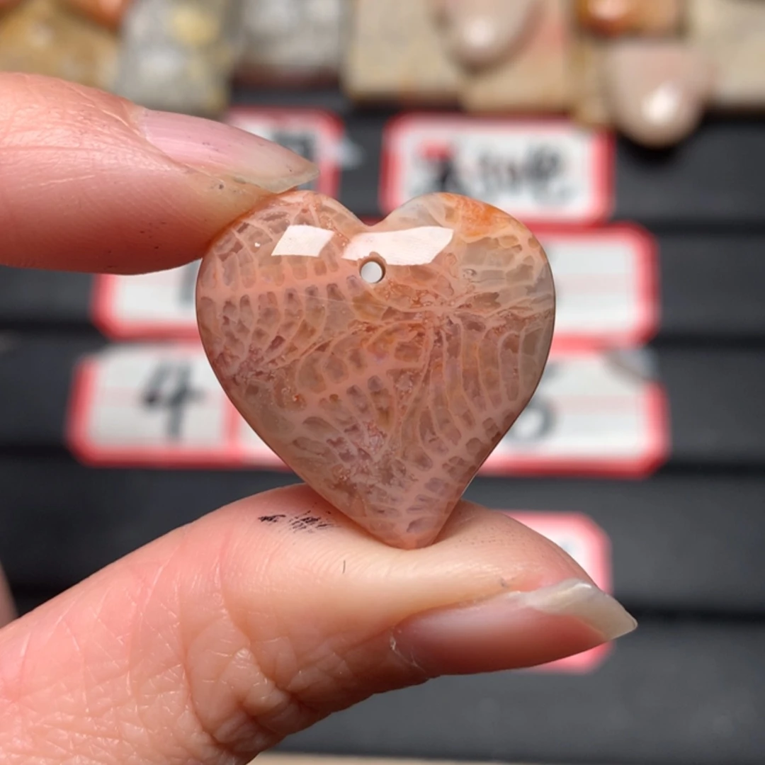 【闪购商品】硅化玉颈饰未镶嵌盛*