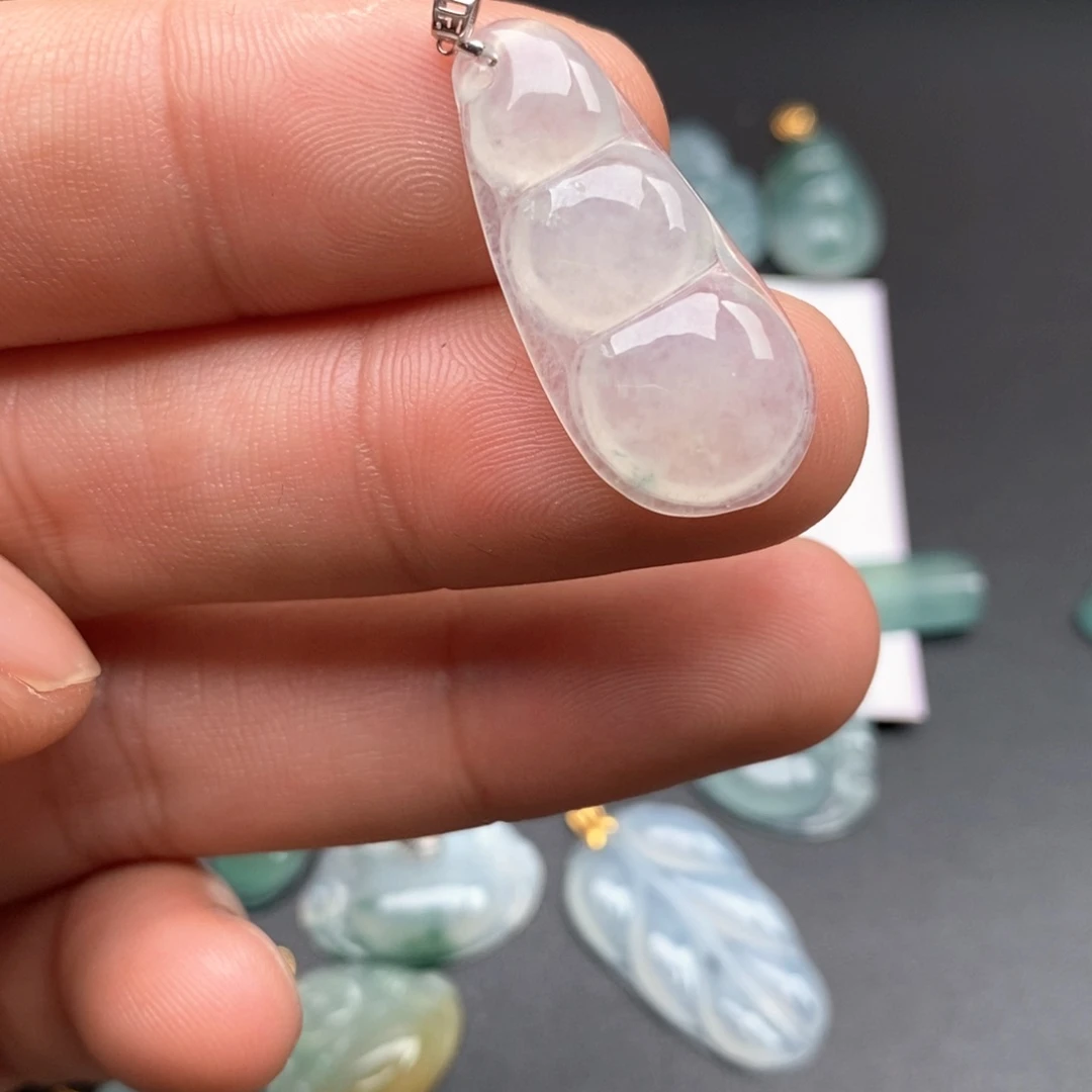 颈饰18K金镶嵌翡翠