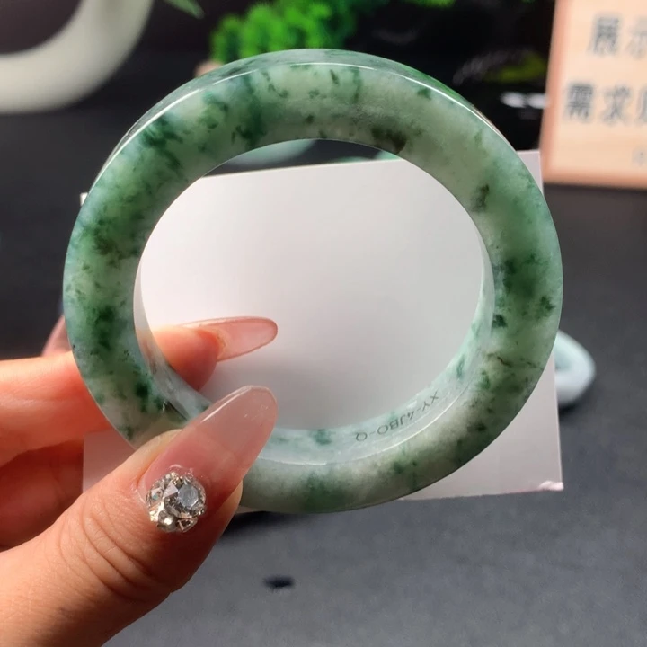 定制翡翠未镶嵌镯子