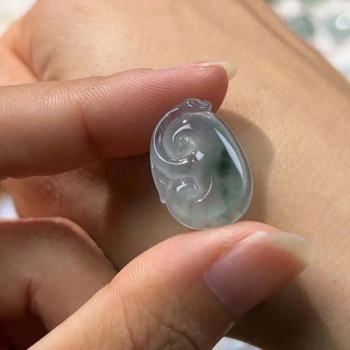 翡翠未镶嵌颈饰如意04