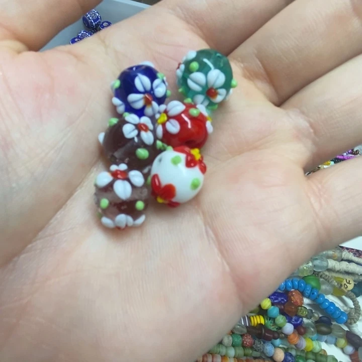 琉璃颈饰外镶嵌花圆珠 3元一颗