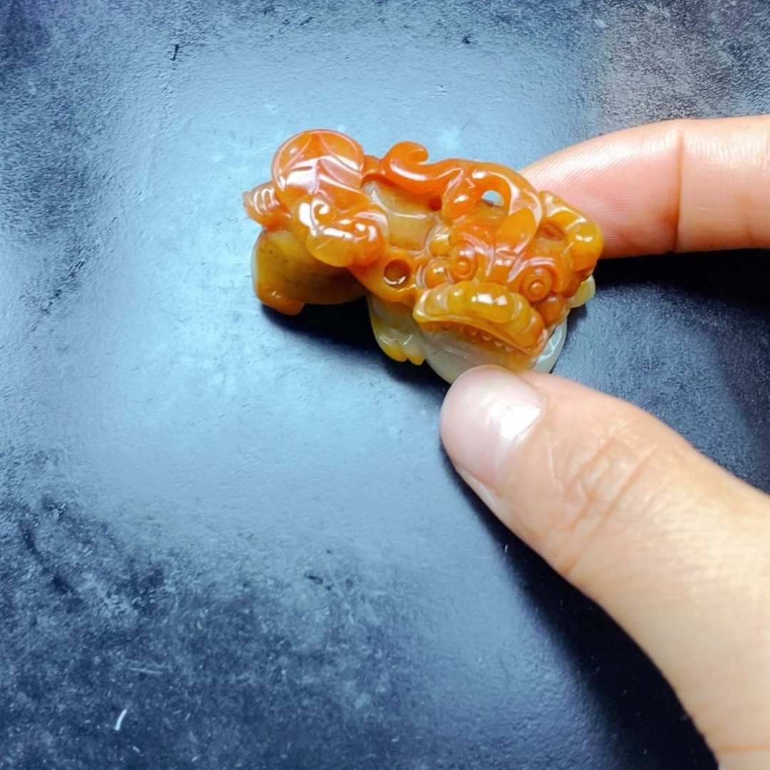 石英质玉（黄龙玉）未镶嵌颈饰