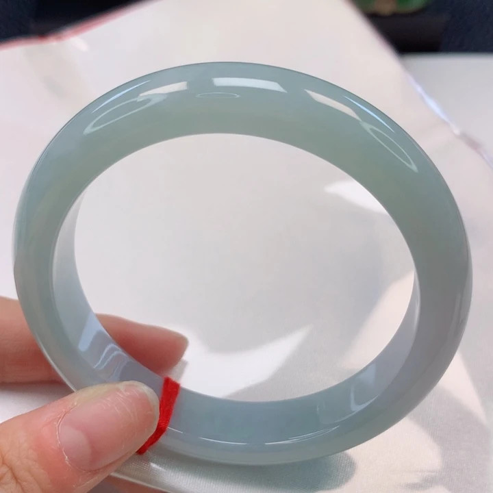 翡翠手镯未镶嵌56圈