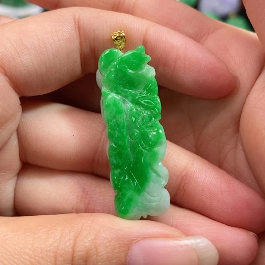 颈饰未镶嵌翡翠吊坠