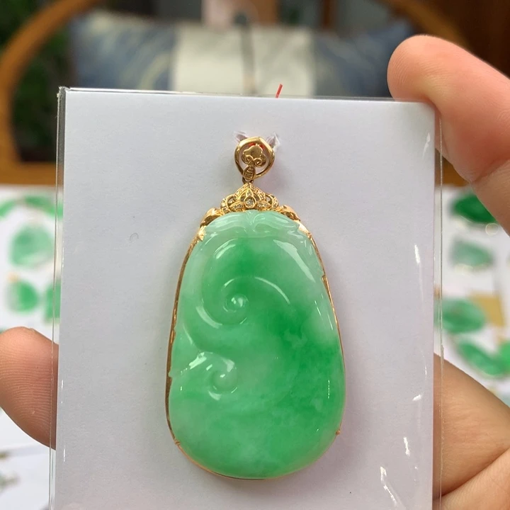 颈饰18K金镶嵌翡翠翡翠吊坠