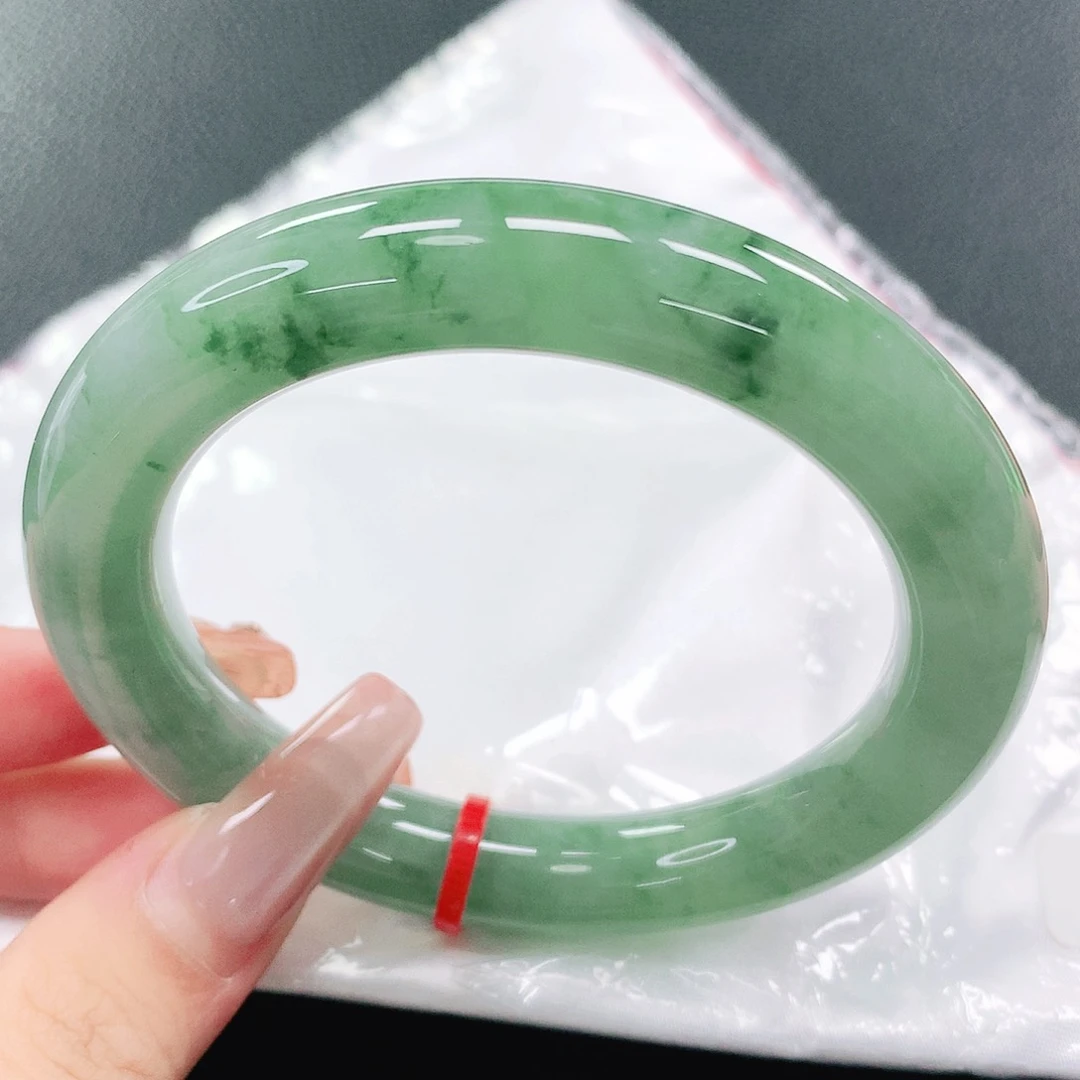 翡翠手镯未镶嵌57圈