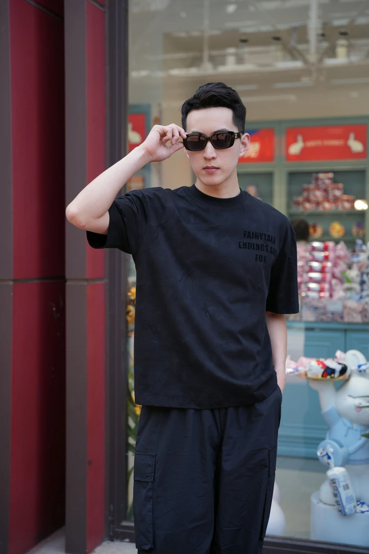 夏季透气宽松圆领T恤