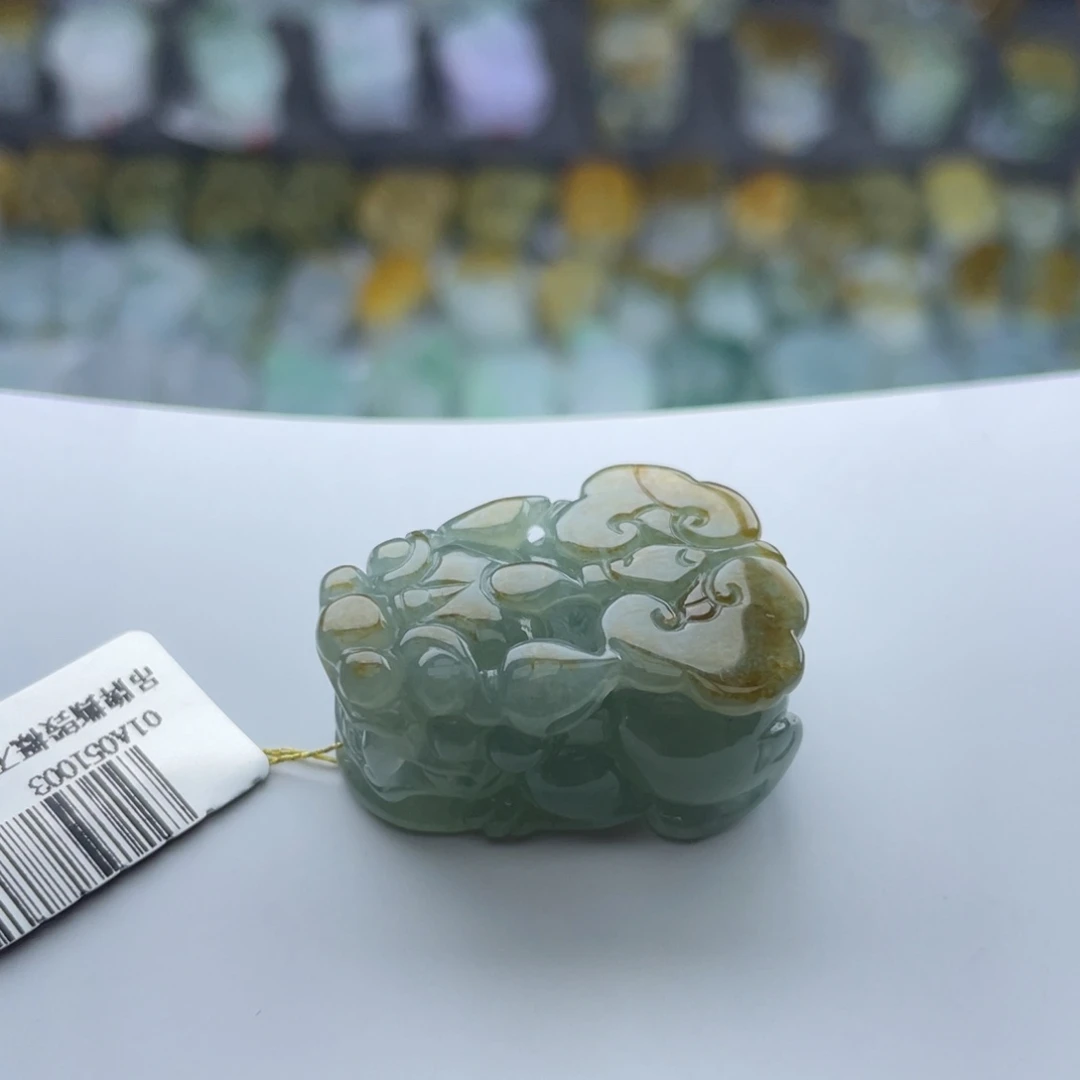 翡翠未镶嵌颈饰貔貅