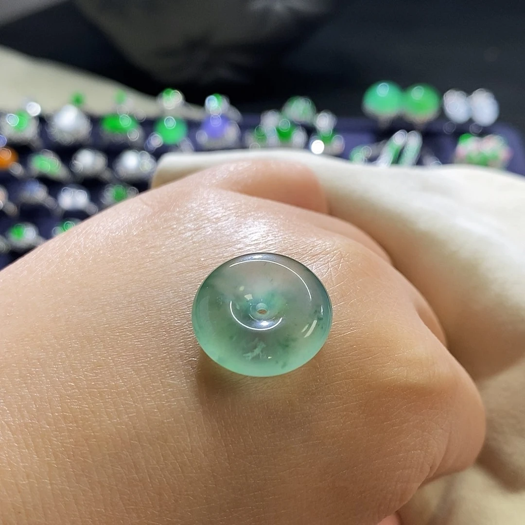 翡翠把件未镶嵌平安扣