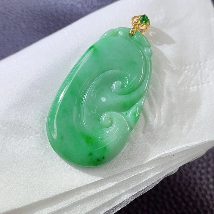 翡翠颈饰18K金镶嵌翡翠