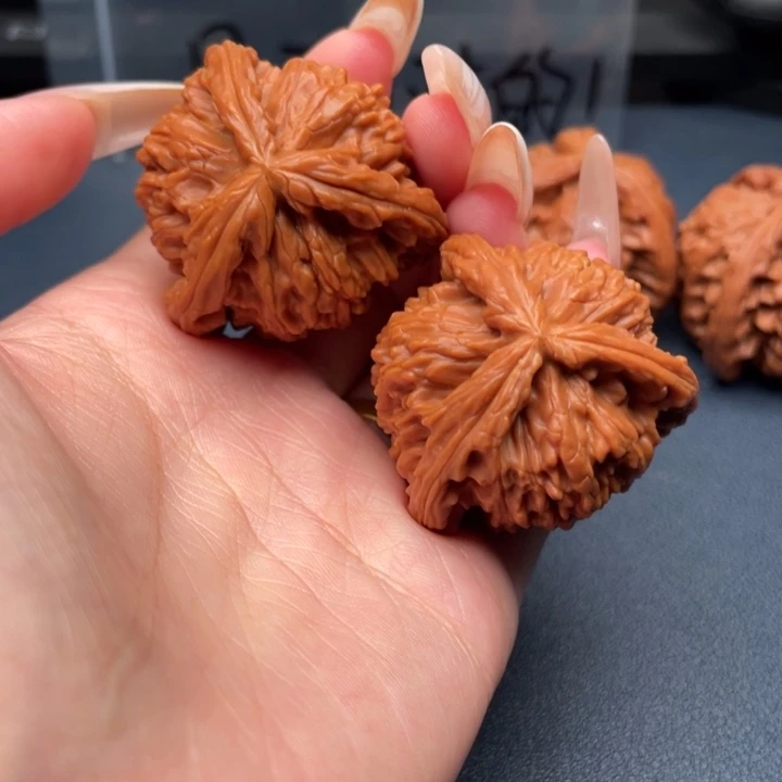 s***n吊坠文玩核桃白狮子