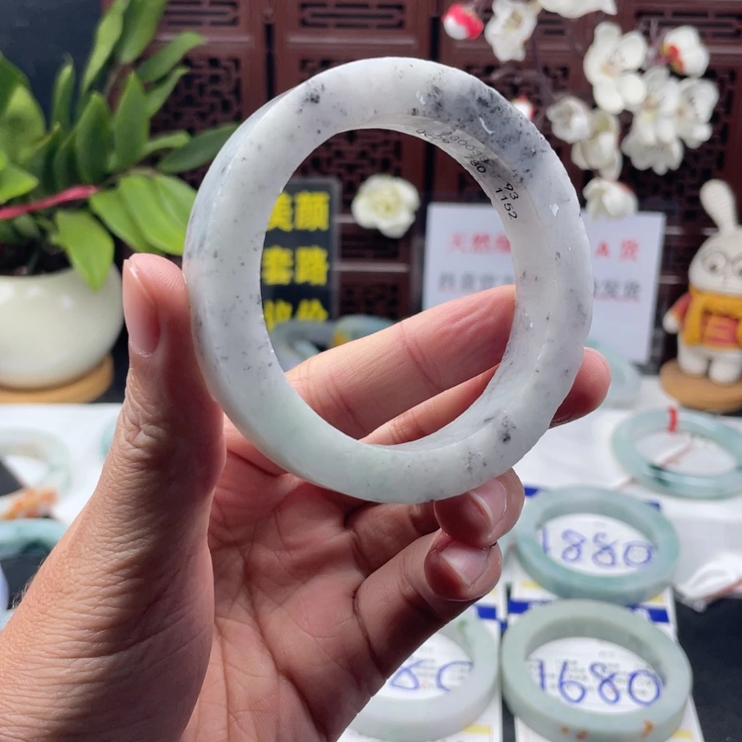定制翡翠未镶嵌翡翠手镯定制