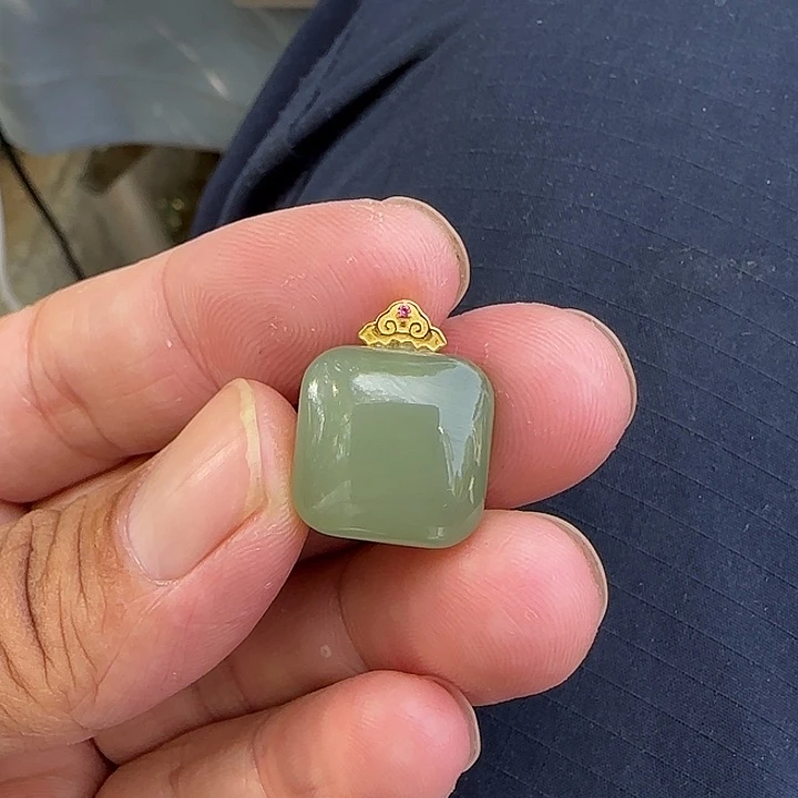 和田玉18K金镶嵌颈饰