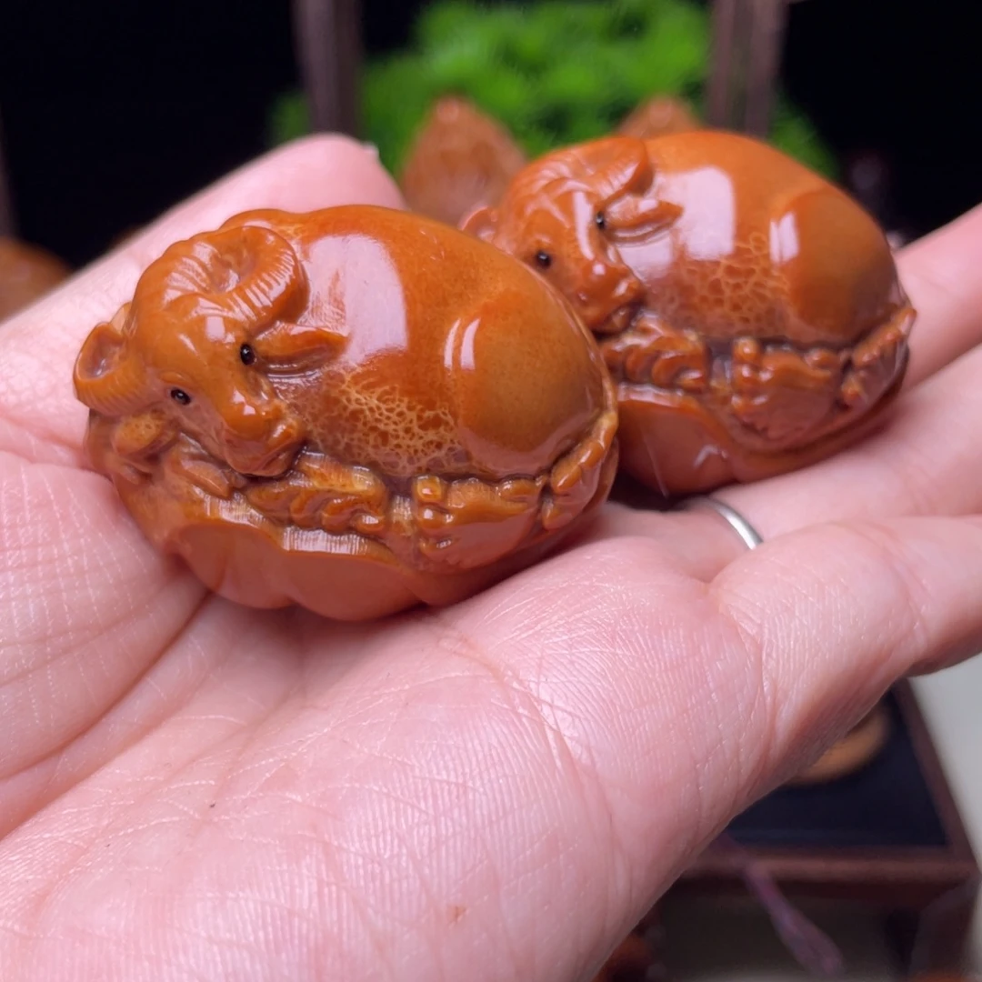 吊坠橄榄核荷叶牛手球