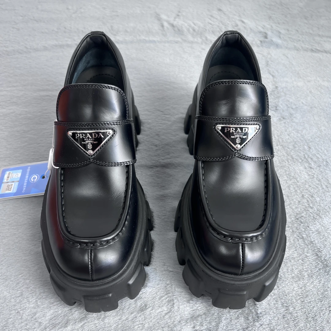 99新 Prada/普拉达 36码！Prada monolith 徽标厚底乐福鞋 黑色