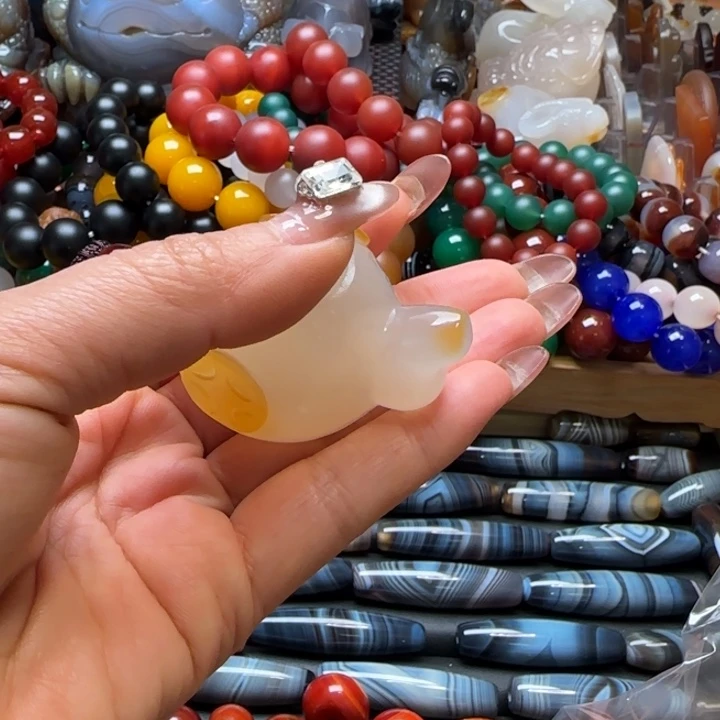 用***5玛瑙/玉髓未镶嵌珠宝半成品