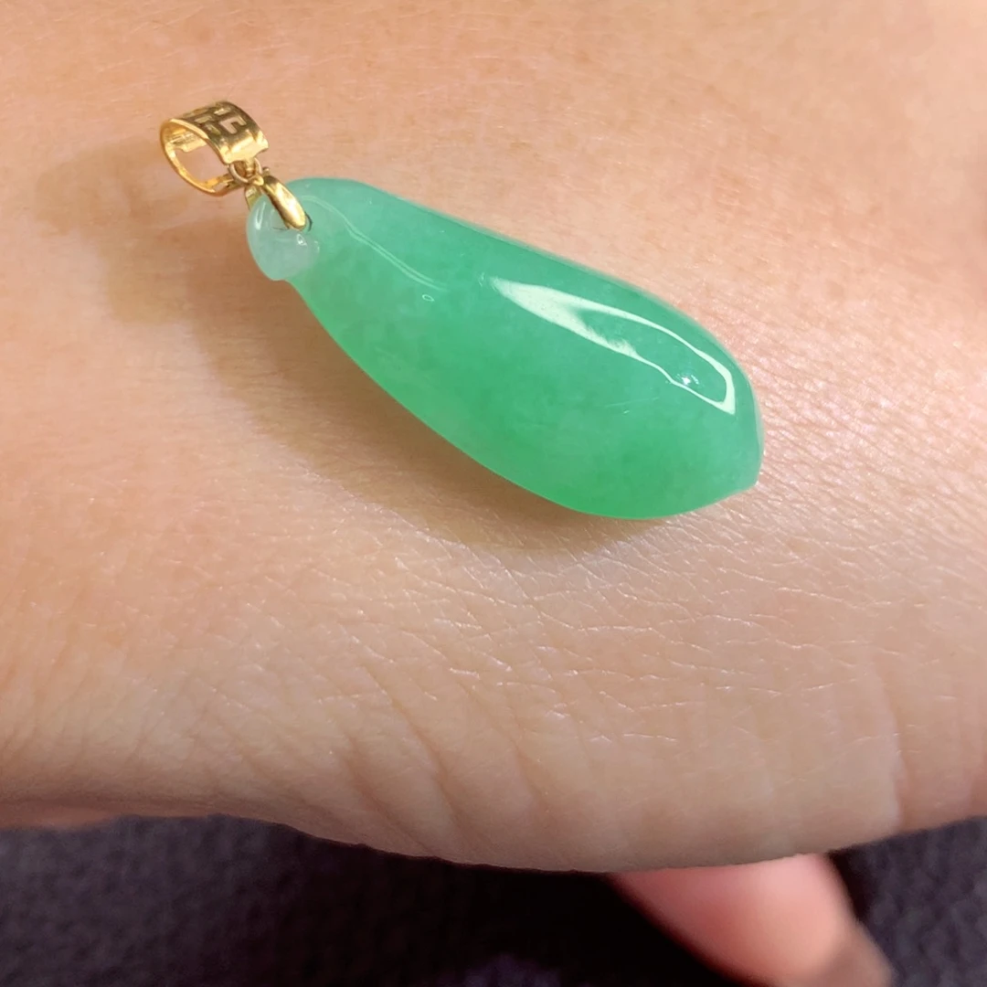 翡翠18K金镶嵌颈饰翡翠