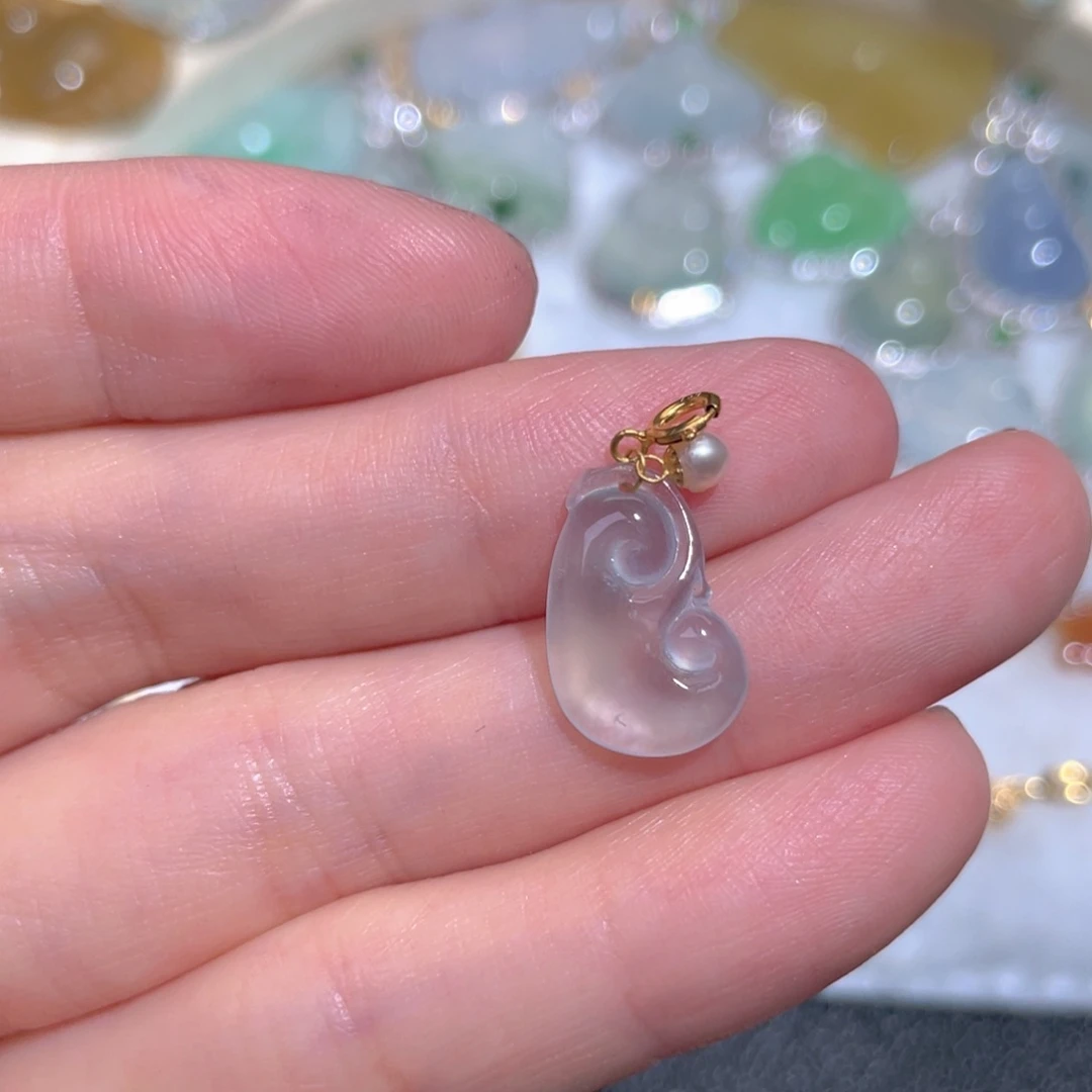 翡翠颈饰18K金镶嵌翡翠