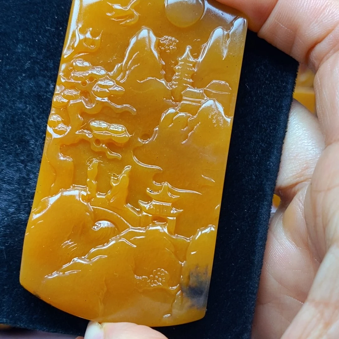 未镶嵌石英质玉（黄龙玉）颈饰