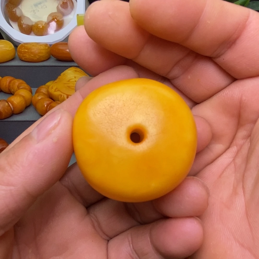 蜜蜡未镶嵌珠宝奇石