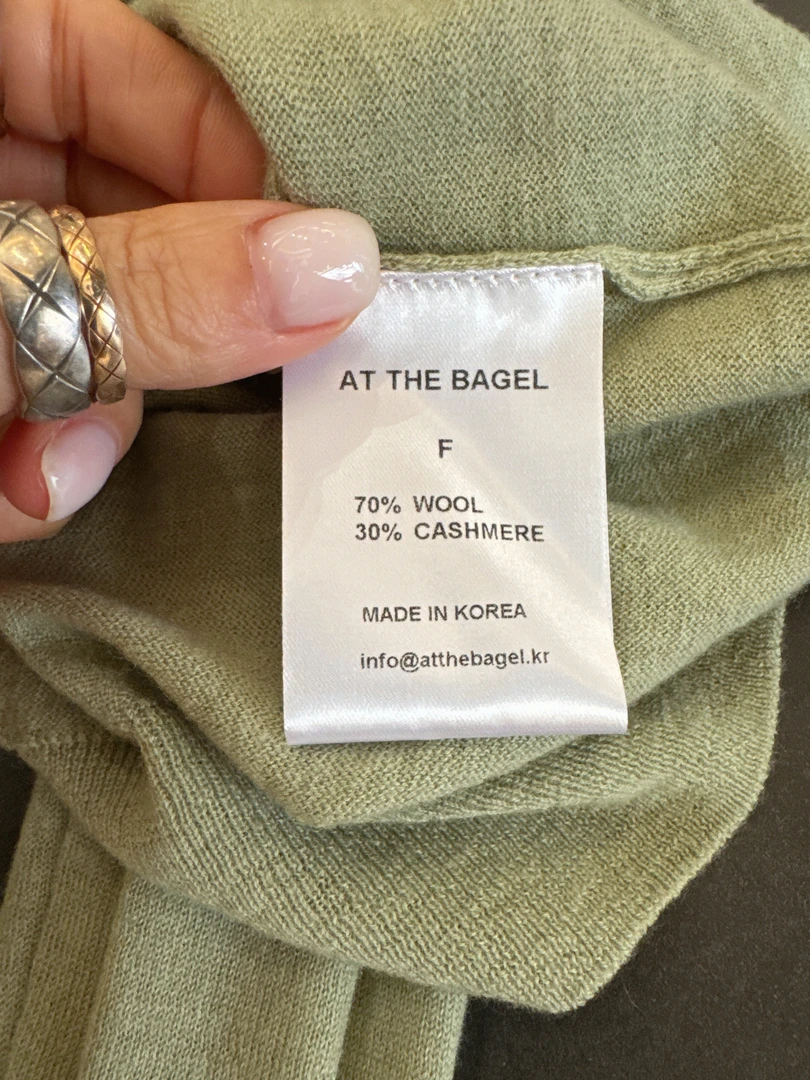 679ATv领毛衣 韩国正品（no退换）  韩国正品（no退换）长袖