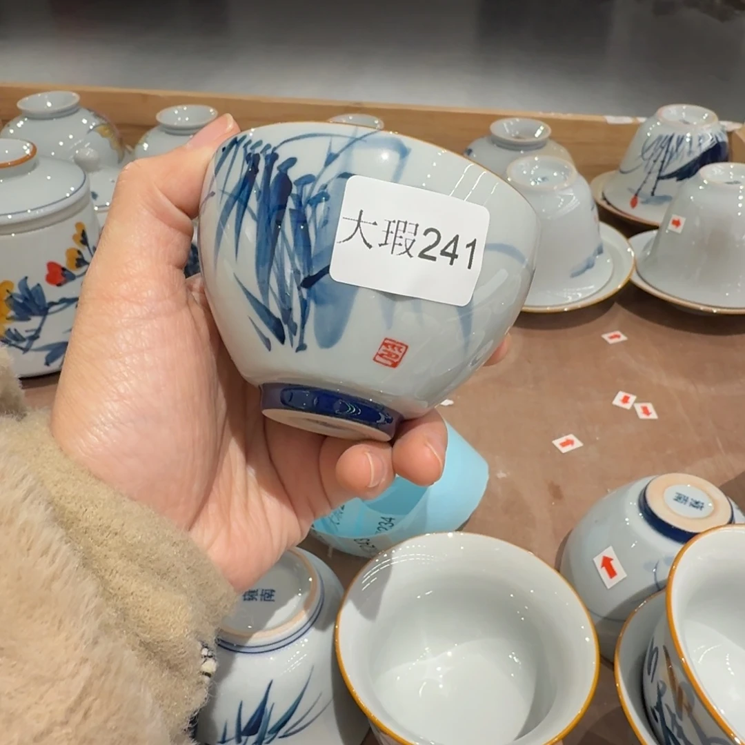 釉下手绘茶具微瑕