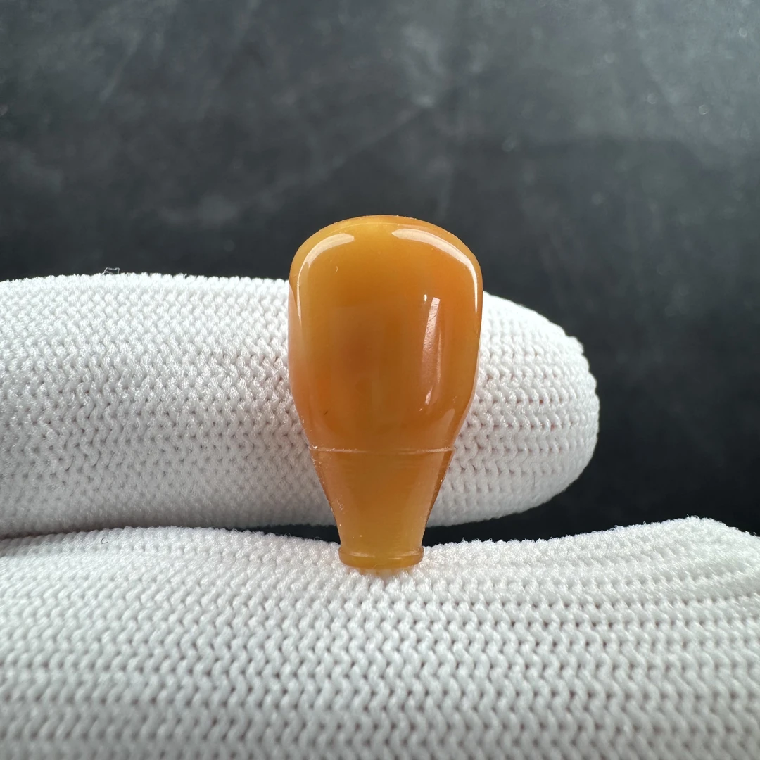 Z6987天然蜜蜡 鸡油红三通 11.8*20.4mm支持复检