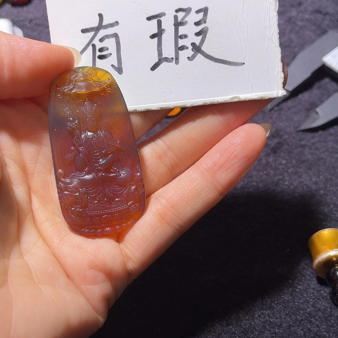 未镶嵌颈饰琥珀吊